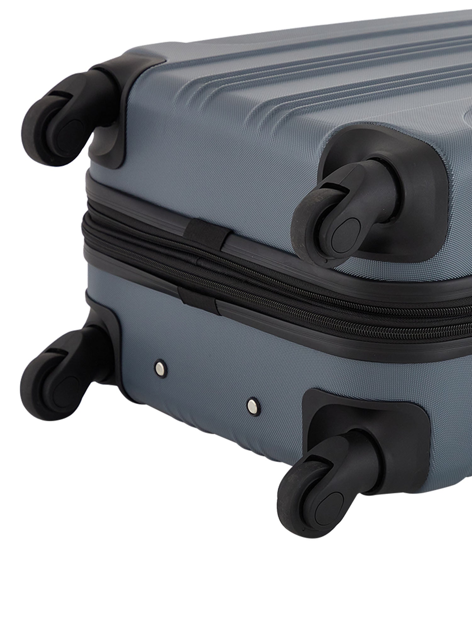 Travelers Club 22 inch Hardside Expandable Rolling Spinner Carry-On