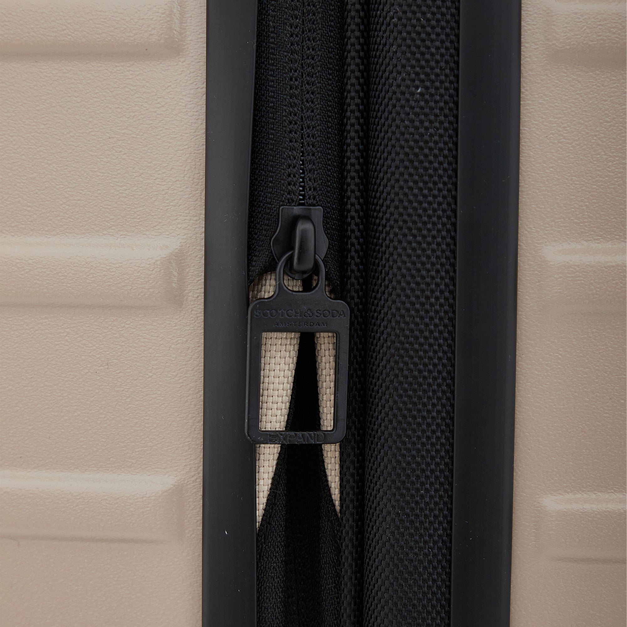 Scotch & Soda Tilburg 22" Carry-On Laptop Luggage