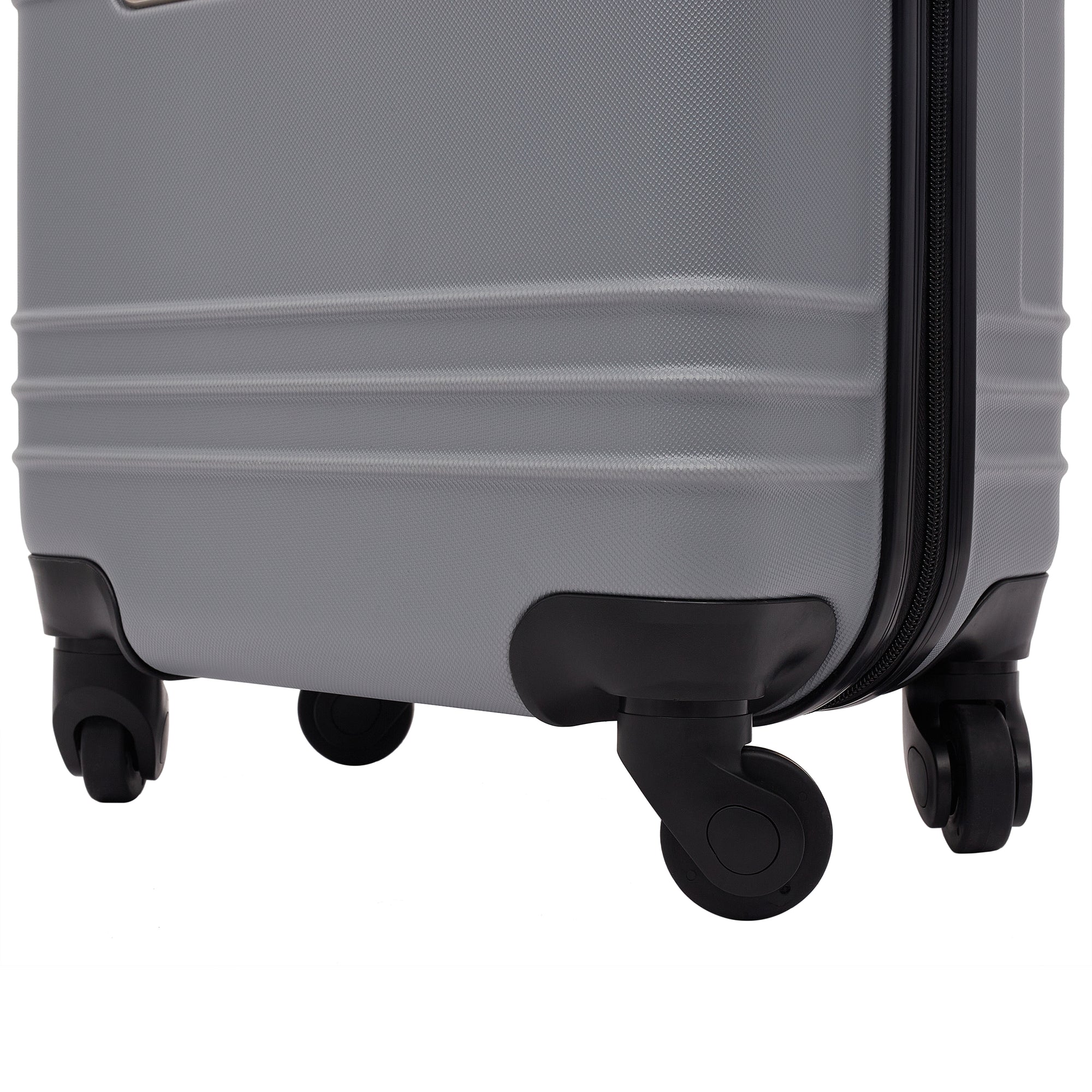 Travelers Club 22" Richmond Spinner Carry-On Luggage