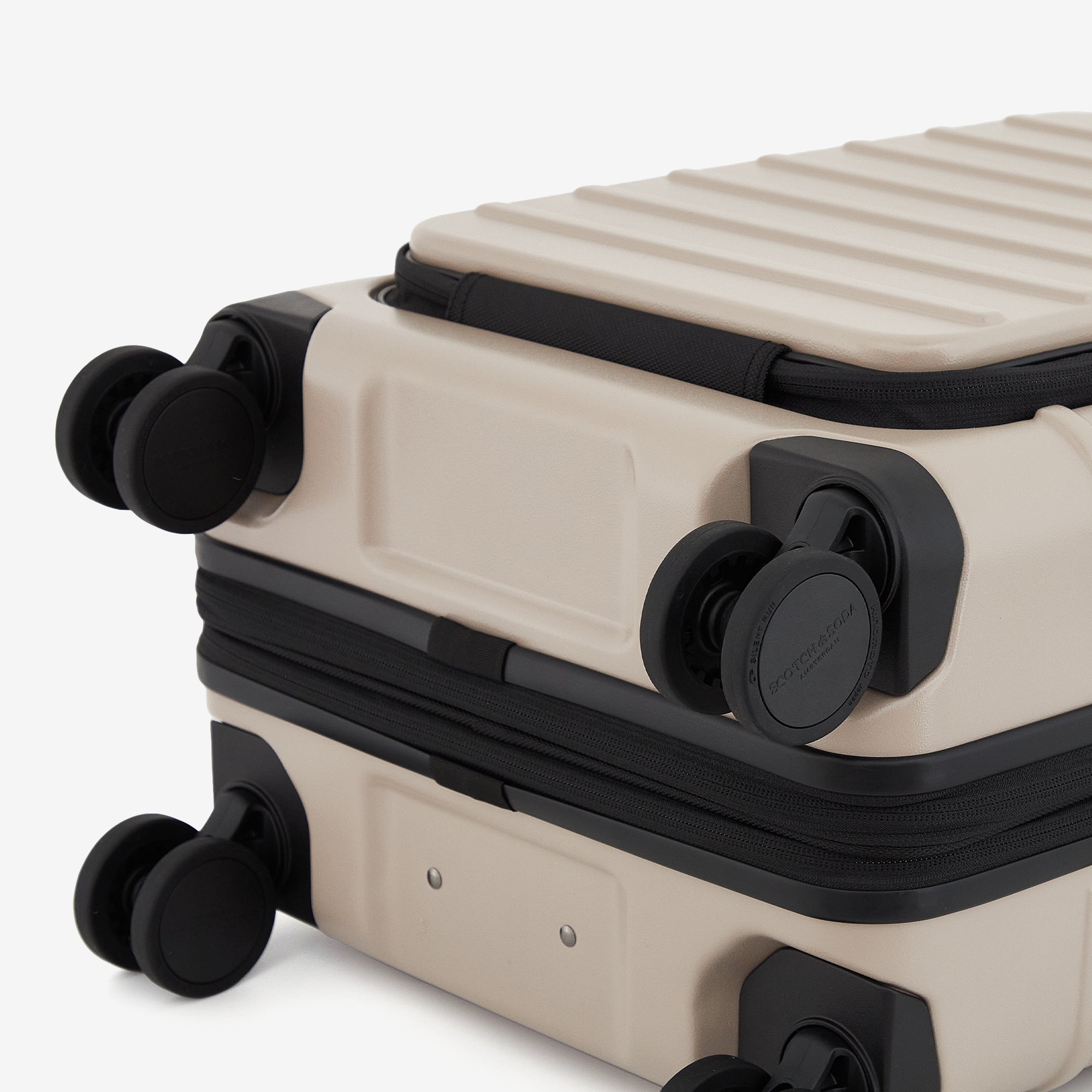 Tilburg | Wing-On™ Luggage